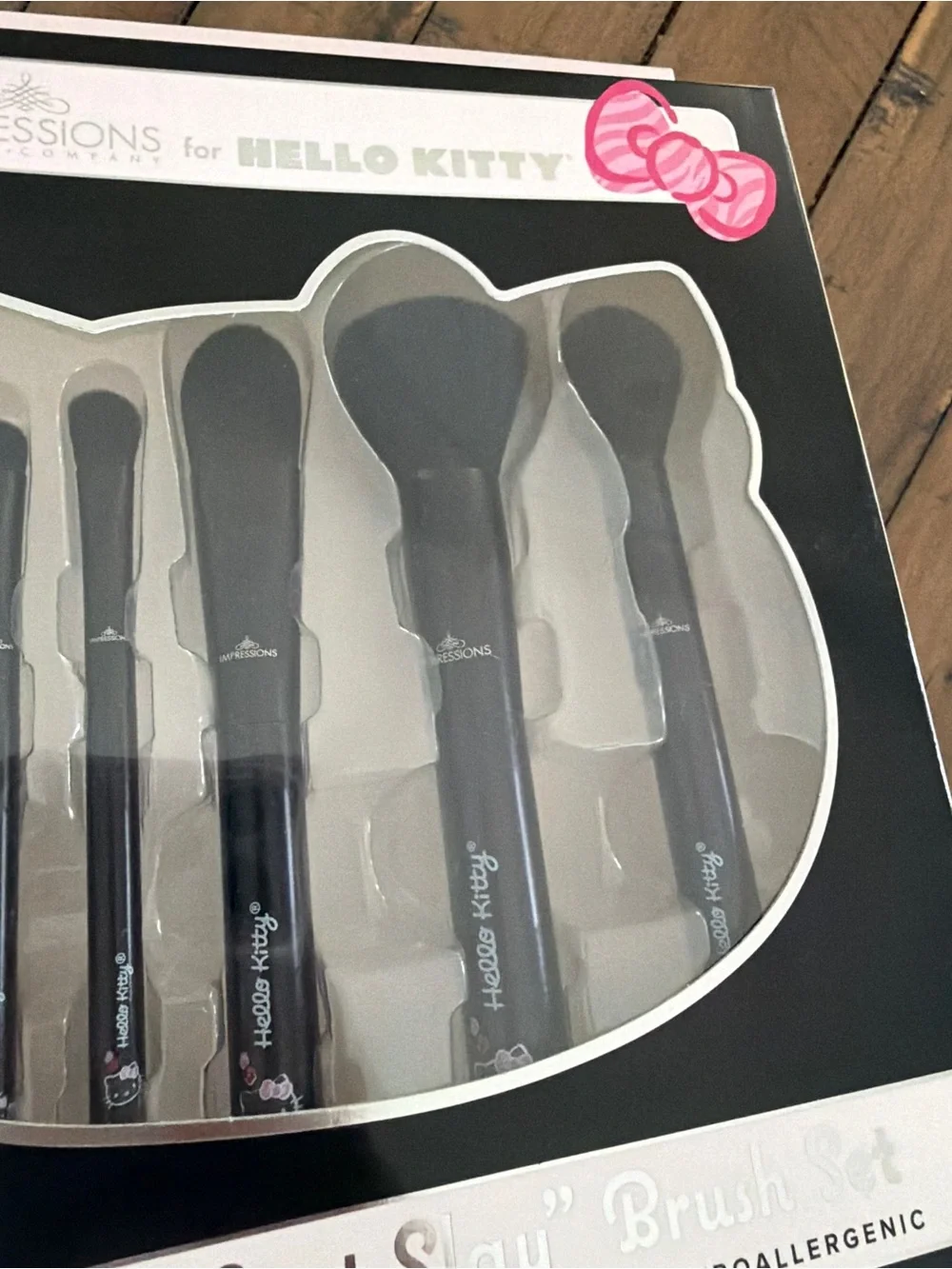 Hello Kitty Pink and White Makeup Brush Set Packaging